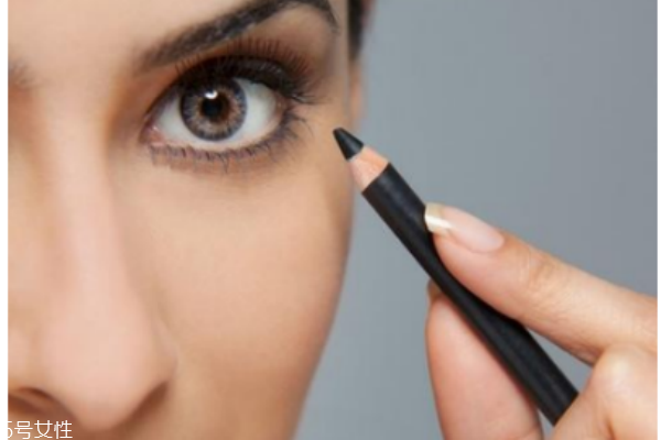 眼线笔和眼线液笔的区别,眼线液笔和眼线笔的区别 眼线笔和眼线液笔的区别,眼线液笔和眼线笔的区别