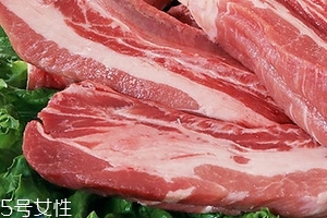 黑猪肉是黑色吗,黑色的猪肉