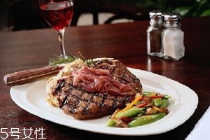 肉眼牛排几分熟最好吃蘸什么酱,肉眼牛排几分熟比较好