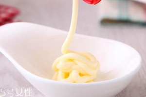 丘比沙拉酱热量高吗,丘比沙拉酱和百利沙拉酱的区别