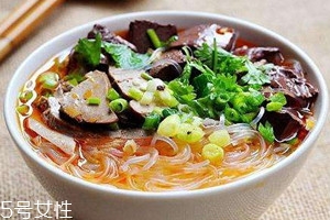 鸭血粉丝汤10元一份成本多少,鸭血粉丝汤是哪里 鸭血粉丝汤10元一份成本多少,鸭血粉丝汤是哪里