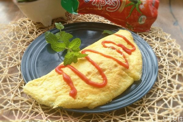 蛋包饭的简单做法,蛋包饭怎么做好吃 蛋包饭的简单做法,蛋包饭怎么做好吃