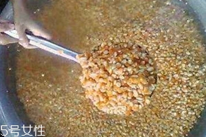 米酒和高粱酒哪个好喝,高粱酒好还是玉米酒好