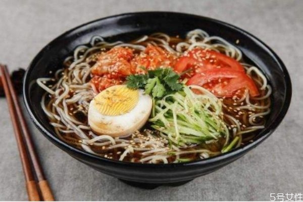 怎样做冷面才好吃,冷面怎么做好吃又简单 怎样做冷面才好吃,冷面怎么做好吃又简单