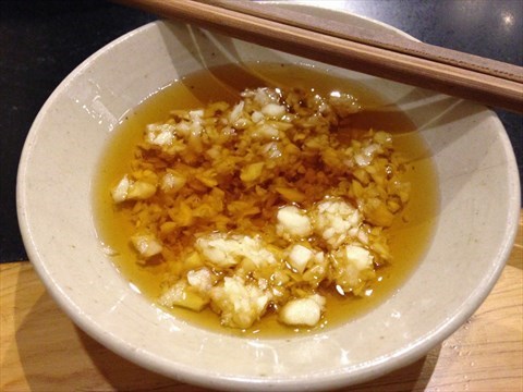 火锅油碟就是香油吗,火锅店的油碟是不是香油