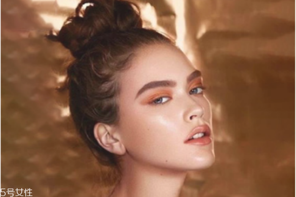 秋冬适合什么颜色的眼影,冬季适合什么眼影