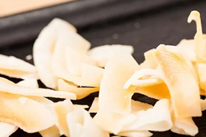 椰子片热量很高吗,椰子片的热量