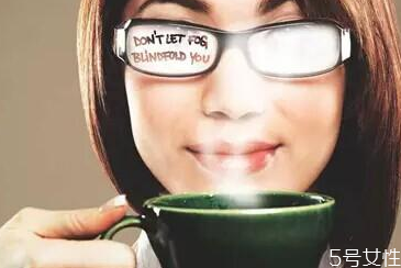 眼镜起雾的具体做法(眼镜起雾怎么弄) 眼镜起雾的具体做法(眼镜起雾怎么弄)