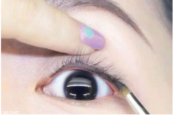 画眼线技巧方法,画眼线小技巧