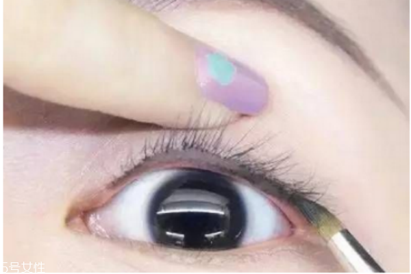 嘴唇过敏什么症状(唇部过敏症状)