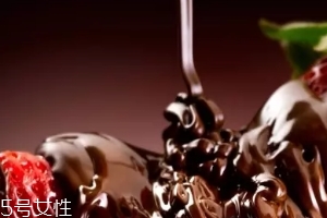 巧克力糖浆怎么做成巧克力,巧克力糖浆怎么做冷饮