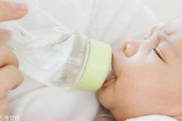 宝宝什么情况下需要补水(宝宝需要补水吗)