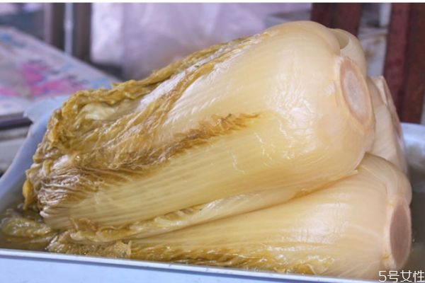 正宗腌酸菜的做法,快速腌制酸菜的方法