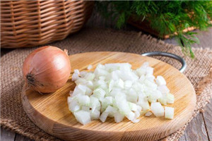 洋葱可以和胡萝卜一起吃吗?,常吃洋葱的好处和坏处 洋葱可以和胡萝卜一起吃吗?,常吃洋葱的好处和坏处
