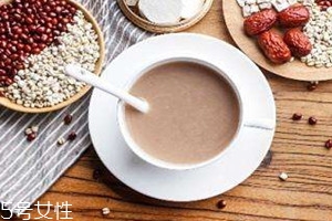 赤小豆薏米粉什么时候喝最好,薏米粉什么时候喝效果最好