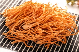 新鲜虫草花可以泡酒吗,虫草花可以泡酒吗?