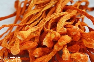 虫草花什么颜色的好,虫草花怎么挑选颜色