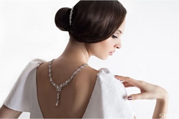 后背肉多是什么原因引起的,后背肉多是什么原因分析