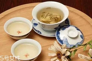 白茶什么人不适合喝,什么人不适合白茶 白茶什么人不适合喝,什么人不适合白茶