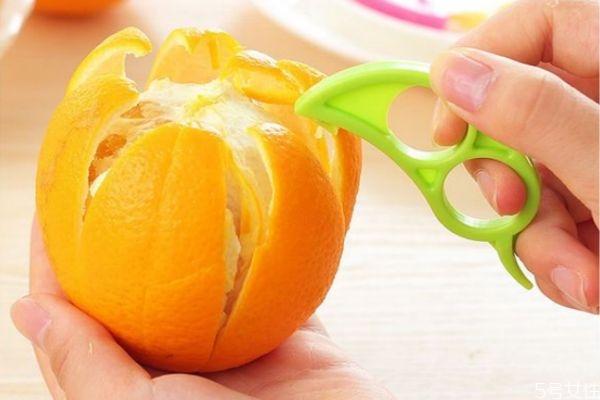 橙子皮可以怎么吃呢(橙子皮能吃吗)