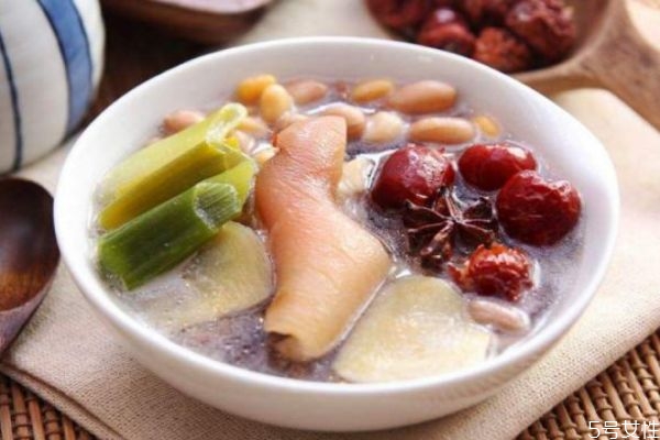 花生猪脚怎么焖才好吃呢,花生猪脚汤怎么做好吃窍门