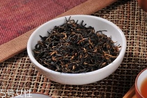 金骏眉有焦糖味,金骏眉甜味是糖吗