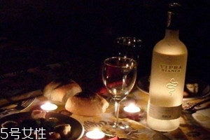 香槟应该怎么喝,香槟酒怎么喝是正确的