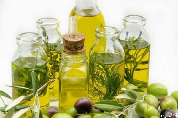 橄榄油会不会冻住,橄榄油冻住了没事吧 橄榄油会不会冻住,橄榄油冻住了没事吧