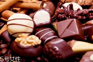 生巧克力过期了还能吃吗,没开封,生巧克力过期了还能吃吗放在冰箱里的 生巧克力过期了还能吃吗,没开封,生巧克力过期了还能吃吗放在冰箱里的