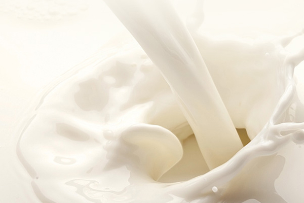 羊奶粉能用开水冲吗 羊奶粉用温水还是开水,羊奶粉用开水冲好不