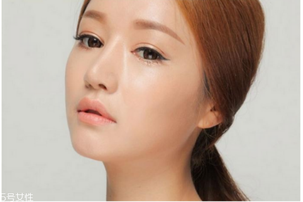 睫毛膏可以当染眉膏吗,睫毛膏可以当染眉膏用吗 睫毛膏可以当染眉膏吗,睫毛膏可以当染眉膏用吗