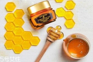 蜂胶可以降低血糖吗,蜂蜜能使血糖升高吗 蜂胶可以降低血糖吗,蜂蜜能使血糖升高吗