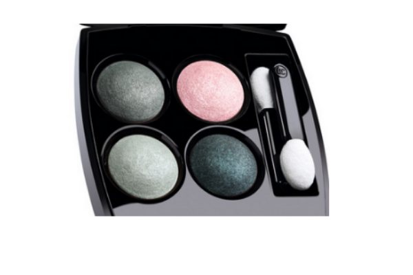 怎样防止眼影晕染,眼影如何晕染