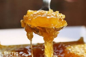 蜂巢蜜可以泡水喝吗,蜂巢蜜可以直接泡水吗? 蜂巢蜜可以泡水喝吗,蜂巢蜜可以直接泡水吗?