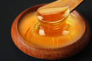 黑色的蜂蜜是什么蜜,黑蜂蜜是什么蜜蜂采的