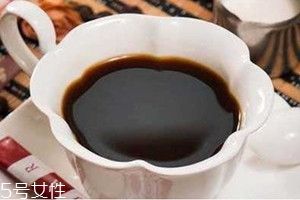 黑蜜和普通蜂蜜的区别,黑蜂蜜和普通蜂蜜区别