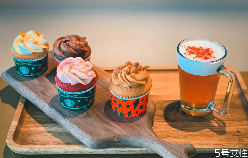 星巴克圣诞杯蛋糕(星巴克圣诞杯蛋糕)