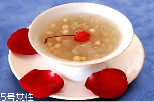 芡实能和银耳一起煮吗?,芡实可以跟银耳一起煮吗