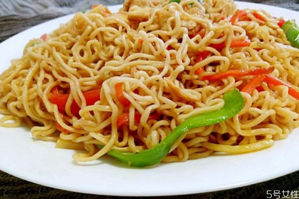 方便面可以炒着吃吗?,方便面可以炒着吃吗无蚝油