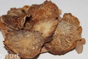 肉苁蓉什么颜色质量好,肉苁蓉是什么颜色的最好