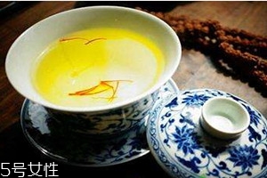 藏红花和什么一起泡水喝效果好,藏红花一次泡几根最好用多少度水