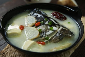 鸡汤里放天麻小孩可以吃吗,排骨炖天麻小孩可以吃吗