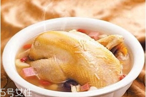 杜仲可以炖鸡吗,杜仲可以和鸡煲汤吗 杜仲可以炖鸡吗,杜仲可以和鸡煲汤吗