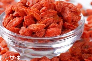 锁阳能和枸杞一起泡酒吗,锁阳和枸杞子泡酒喝的正确方法