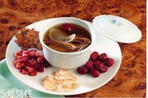 锁阳能和茶叶一起泡水喝吗,锁阳和红茶能一起泡水吗