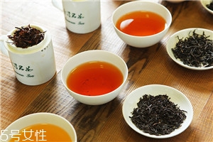 红茶和绿茶有什么不同,红茶和绿茶的茶叶是一样的吗