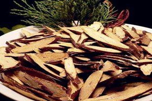 何首乌为什么忌铁器,何首乌不能用铁器 何首乌为什么忌铁器,何首乌不能用铁器