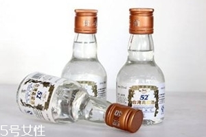 高粱酒多少钱一斤啊,1994年的红高粱酒多少钱 高粱酒多少钱一斤啊,1994年的红高粱酒多少钱