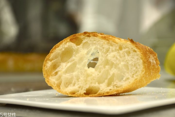 长棍面包的吃法,长法棍面包的家常吃法