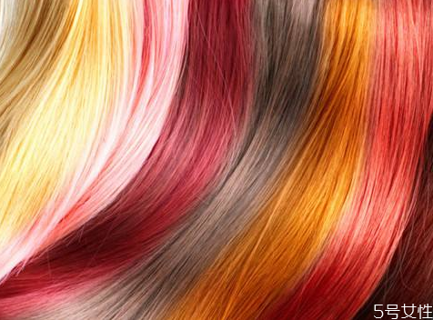 染头发后头皮发痒的医护方式(染发后头皮痒用什么方法可以解决)